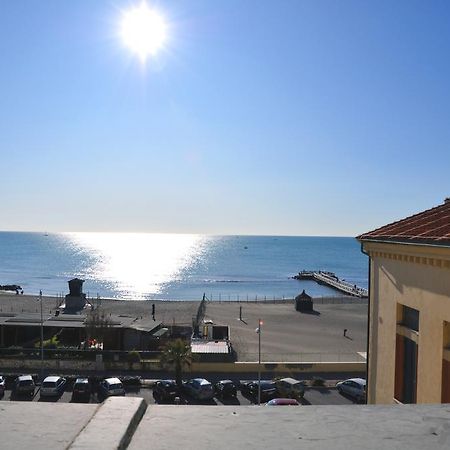 Litus Roma Hostel Lido di Ostia Eksteriør bilde View of the sea from the town hall
