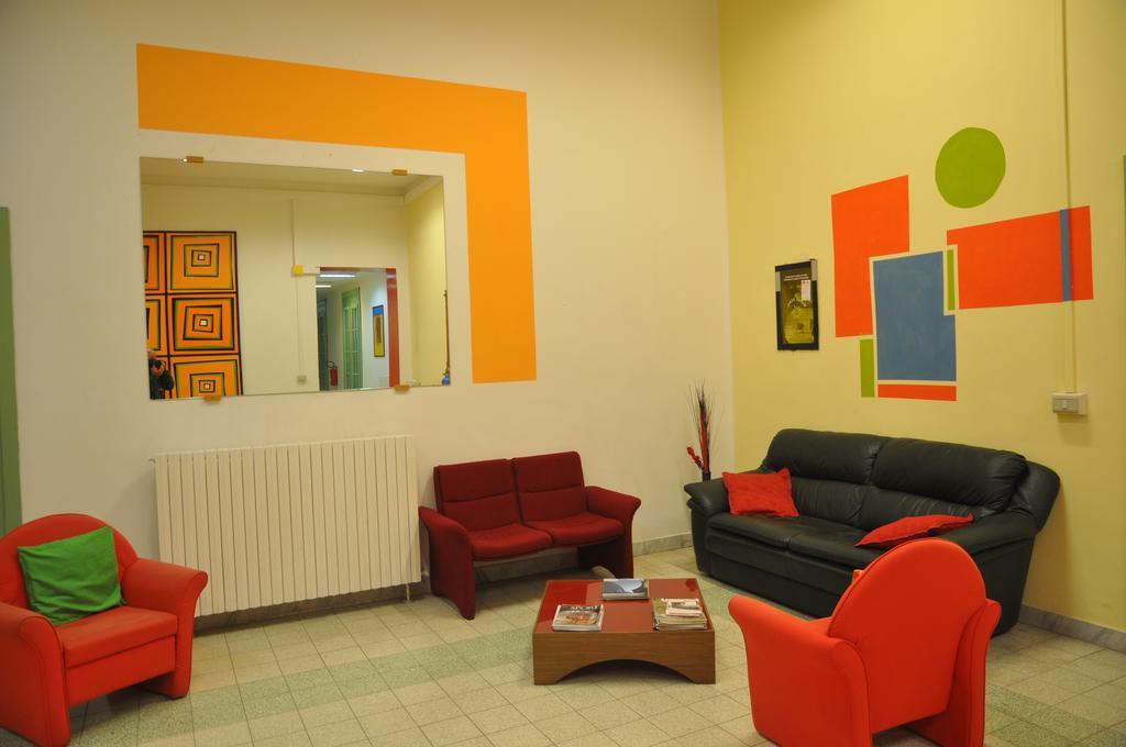 Litus Roma Hostel Lido di Ostia Eksteriør bilde The waiting room of a dental practice