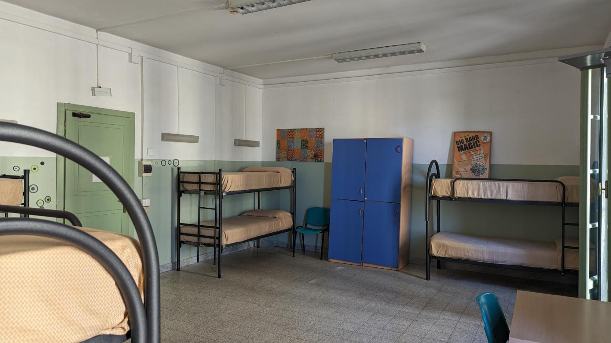 Litus Roma Hostel Lido di Ostia Eksteriør bilde Dormitory at the hostel