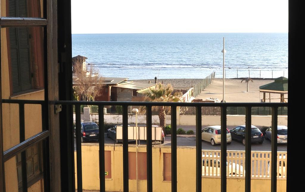 Litus Roma Hostel Lido di Ostia Eksteriør bilde View of the sea from a balcony in the city