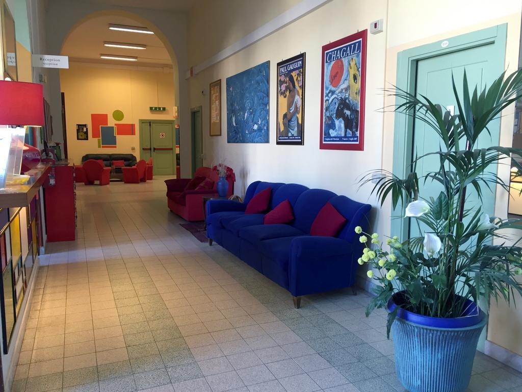 Litus Roma Hostel Lido di Ostia Eksteriør bilde The library