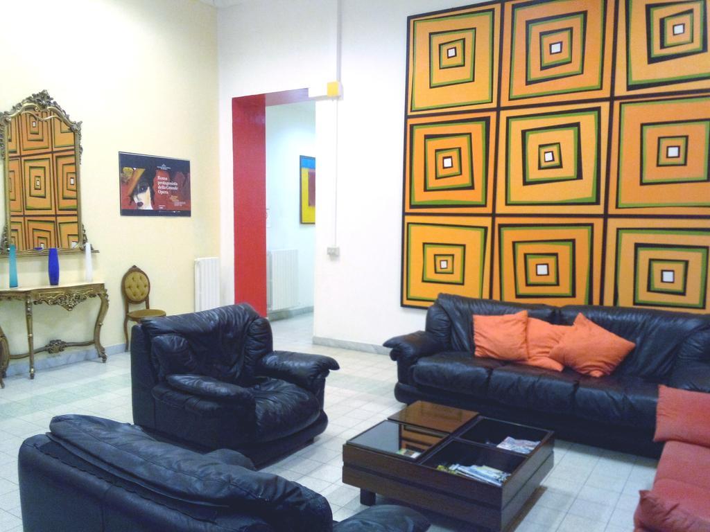 Litus Roma Hostel Lido di Ostia Eksteriør bilde The waiting room of a private clinic in Madrid, Spain