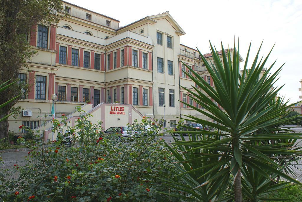 Litus Roma Hostel Lido di Ostia Eksteriør bilde The main building of the university
