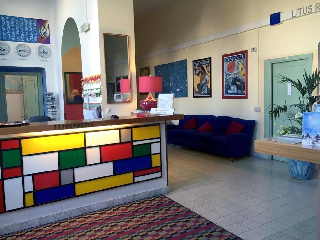 Litus Roma Hostel Lido di Ostia Eksteriør bilde Reception