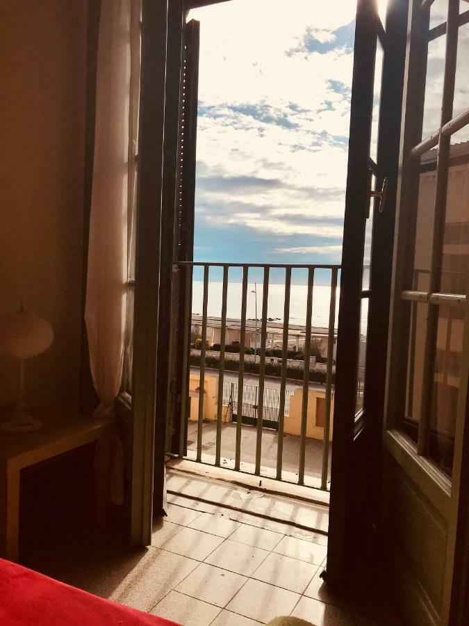 Litus Roma Hostel Lido di Ostia Eksteriør bilde View from the window of the lighthouse