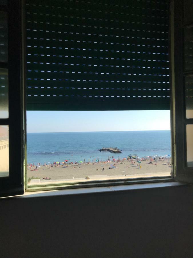 Litus Roma Hostel Lido di Ostia Eksteriør bilde View of the beach from the hotel