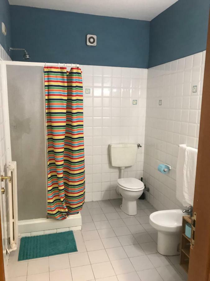 Litus Roma Hostel Lido di Ostia Eksteriør bilde A shower curtain